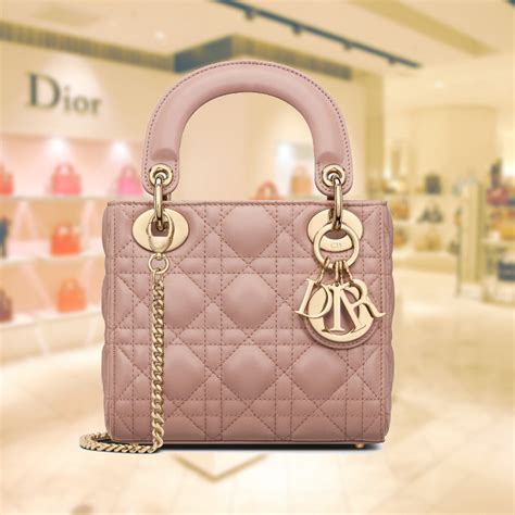 Mini Lady Dior, BIG Dilemma 